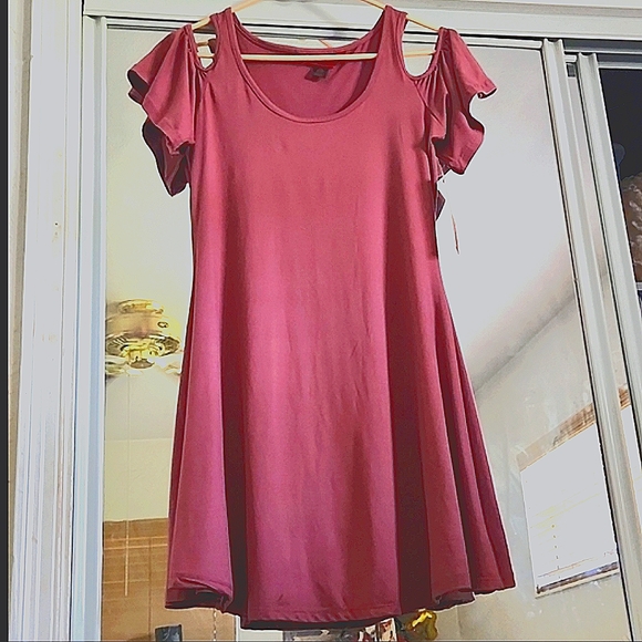 Off the shoulder, short medium-sized dress. Casual - Picture 1 of 7